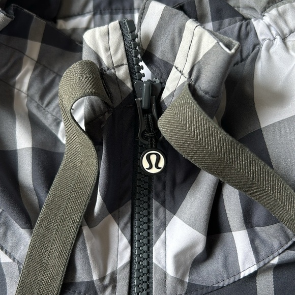 Lululemon *Rare* Seek The Peak Plaid Running Jacket - Picture 8 of 9